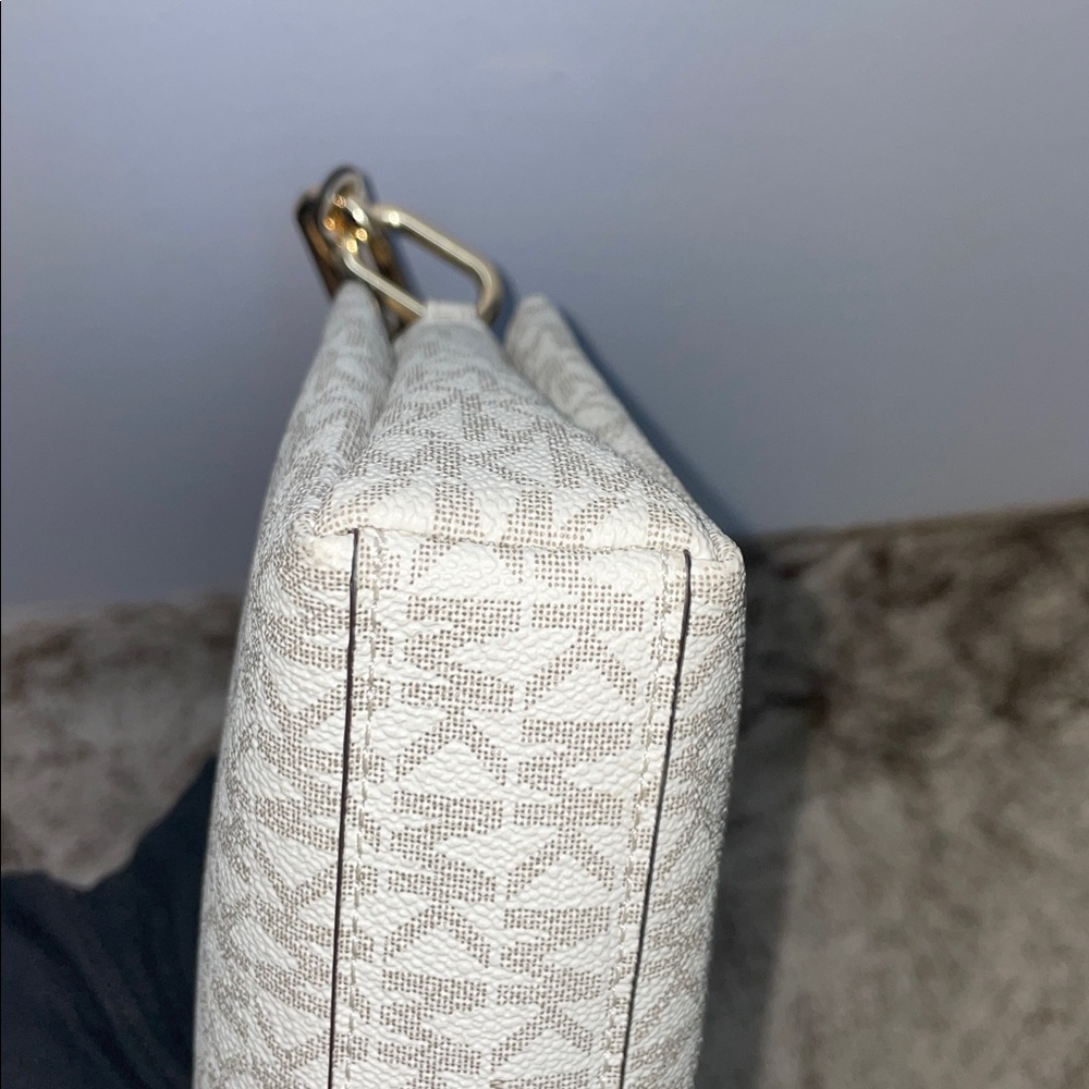 Michael Kors ‘Trisha’ Medium Triple Compartment Crossbody - Picture 5 of 13